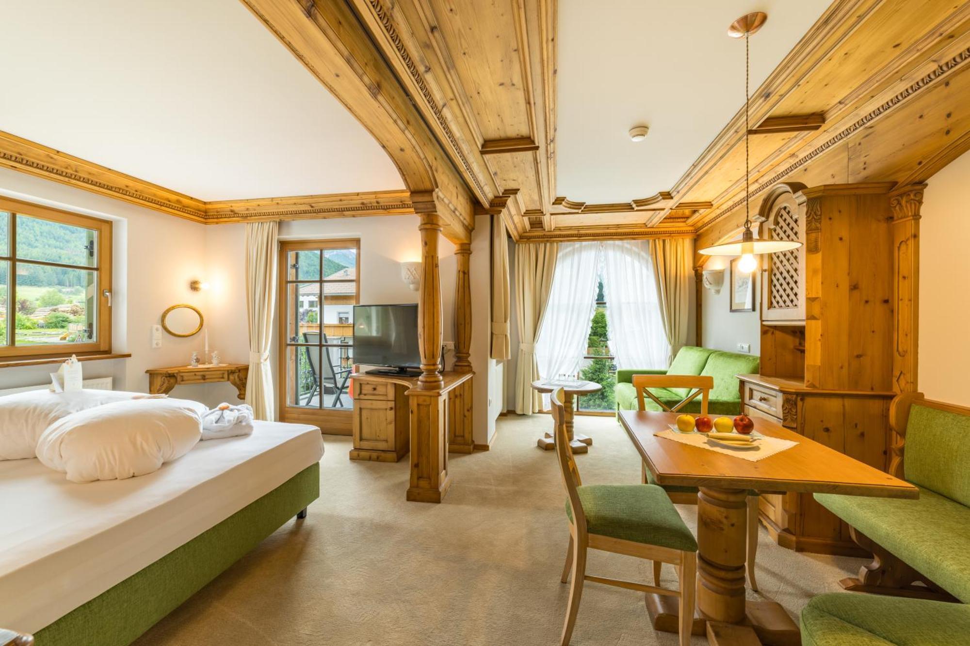 Mirabell Dolomites Hotel - Luxury Ayurveda & Spa Olang Екстериор снимка