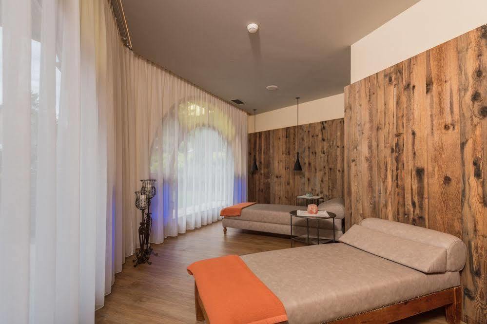 Mirabell Dolomites Hotel - Luxury Ayurveda & Spa Olang Екстериор снимка